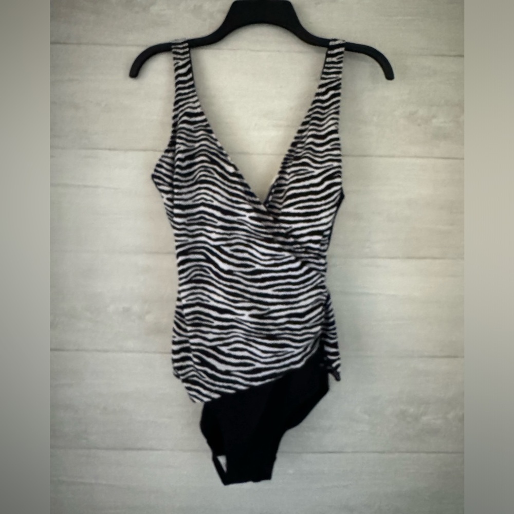 Gabar Swimsuit Womens One Piece Bathing Suit Black/White Size 14